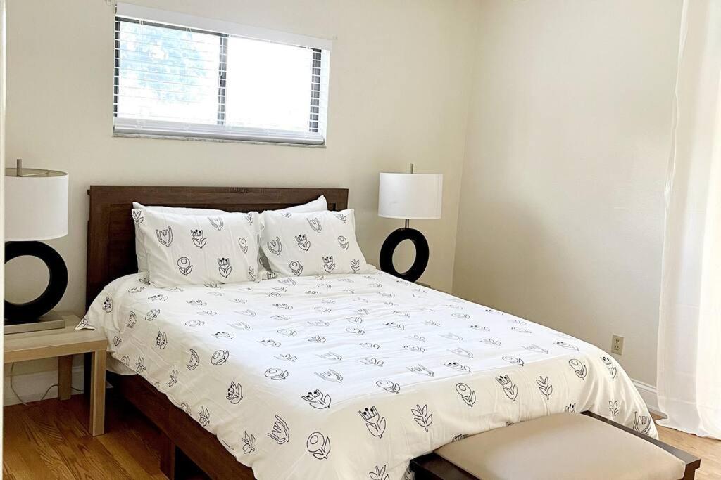 Delightful 3 Bdrm Home, Mins To Clearwater Beach Екстериор снимка